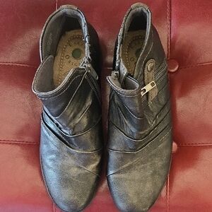 Earth Origins Ruched Black Ankle Booties